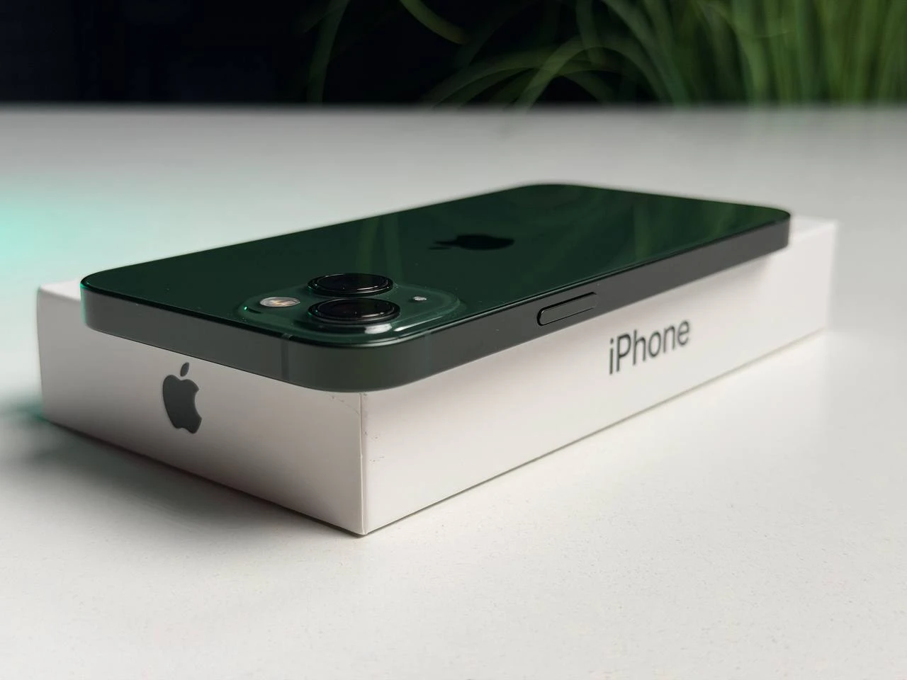 ВЖИВАНИЙ Б/У Apple iPhone 13 128GB Green (MNGD3, MNGK3) - Состояние: хороший | Аккумулятор: 100% | Комплектация: полный | Гарантия: 3 мес.