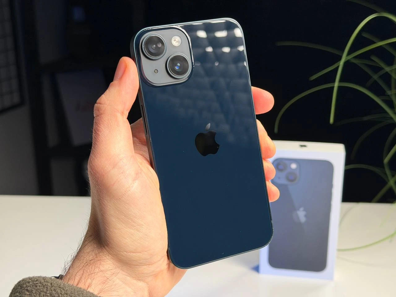 ВЖИВАНИЙ Б/У Apple iPhone 13 128GB Midnight (MLML3, MLPF3) - Состояние: хороший | Аккумулятор: 100% | Комплектация: полный | Гарантия: 3 мес.