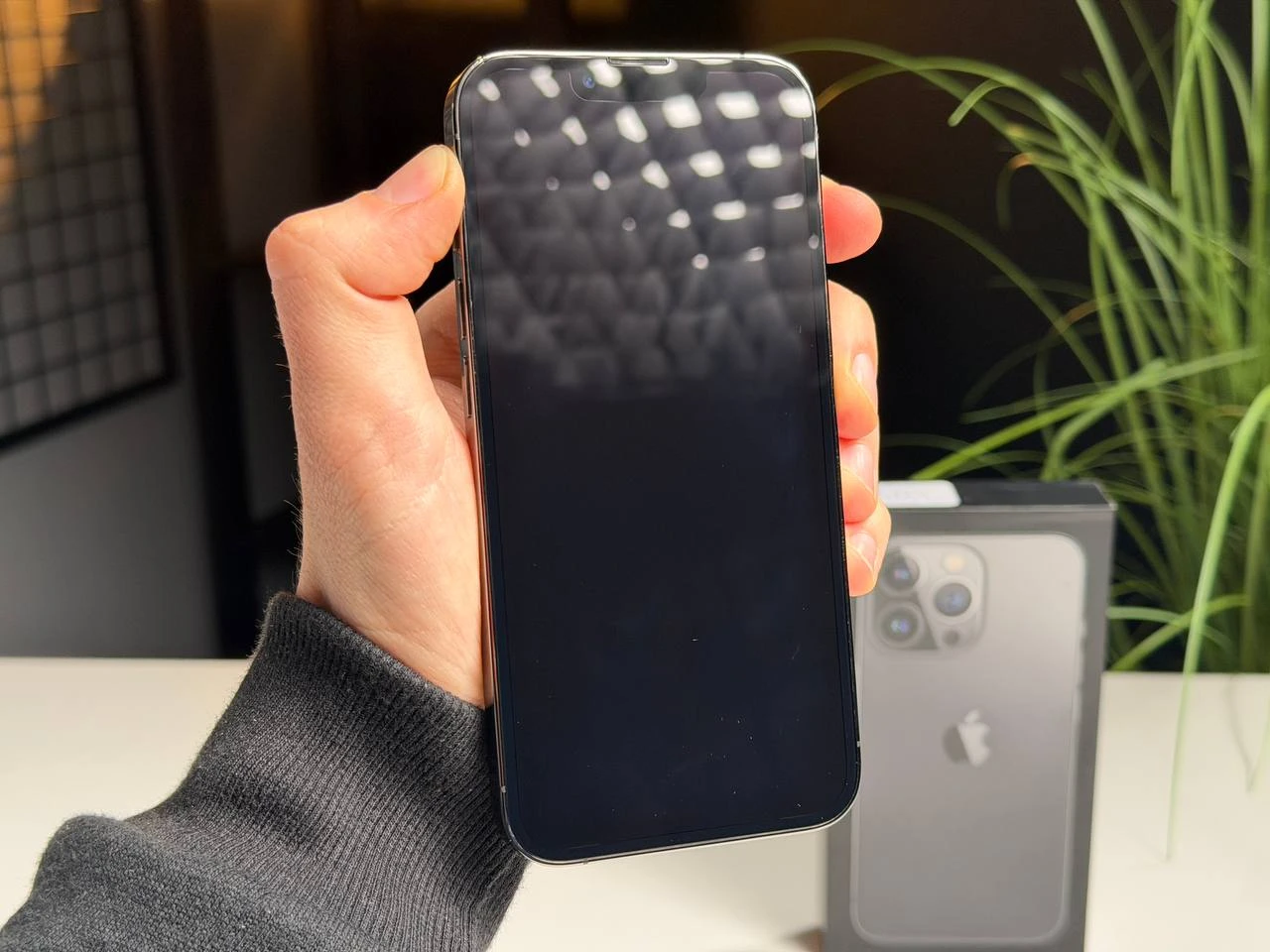 ВЖИВАНИЙ Б/У Apple iPhone 13 Pro 256GB Graphite (MLTW3, MLVE3) - Состояние: хороший | Аккумулятор: 100% | Комплектация: полный | Гарантия: 3 мес.