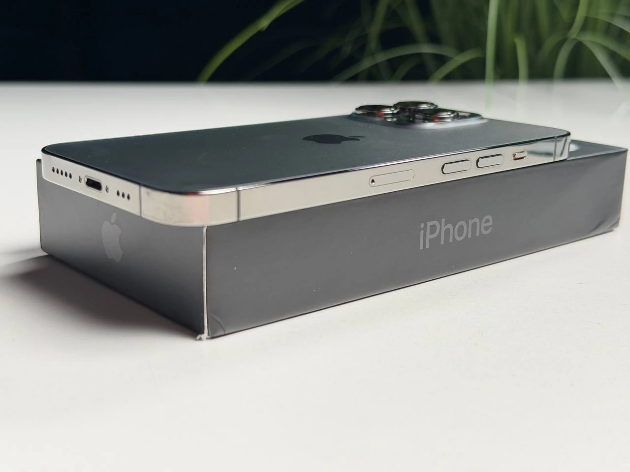 ВЖИВАНИЙ Б/У Apple iPhone 13 Pro 256GB Graphite (MLTW3, MLVE3) - Состояние: хороший | Аккумулятор: 100% | Комплектация: полный | Гарантия: 3 мес.