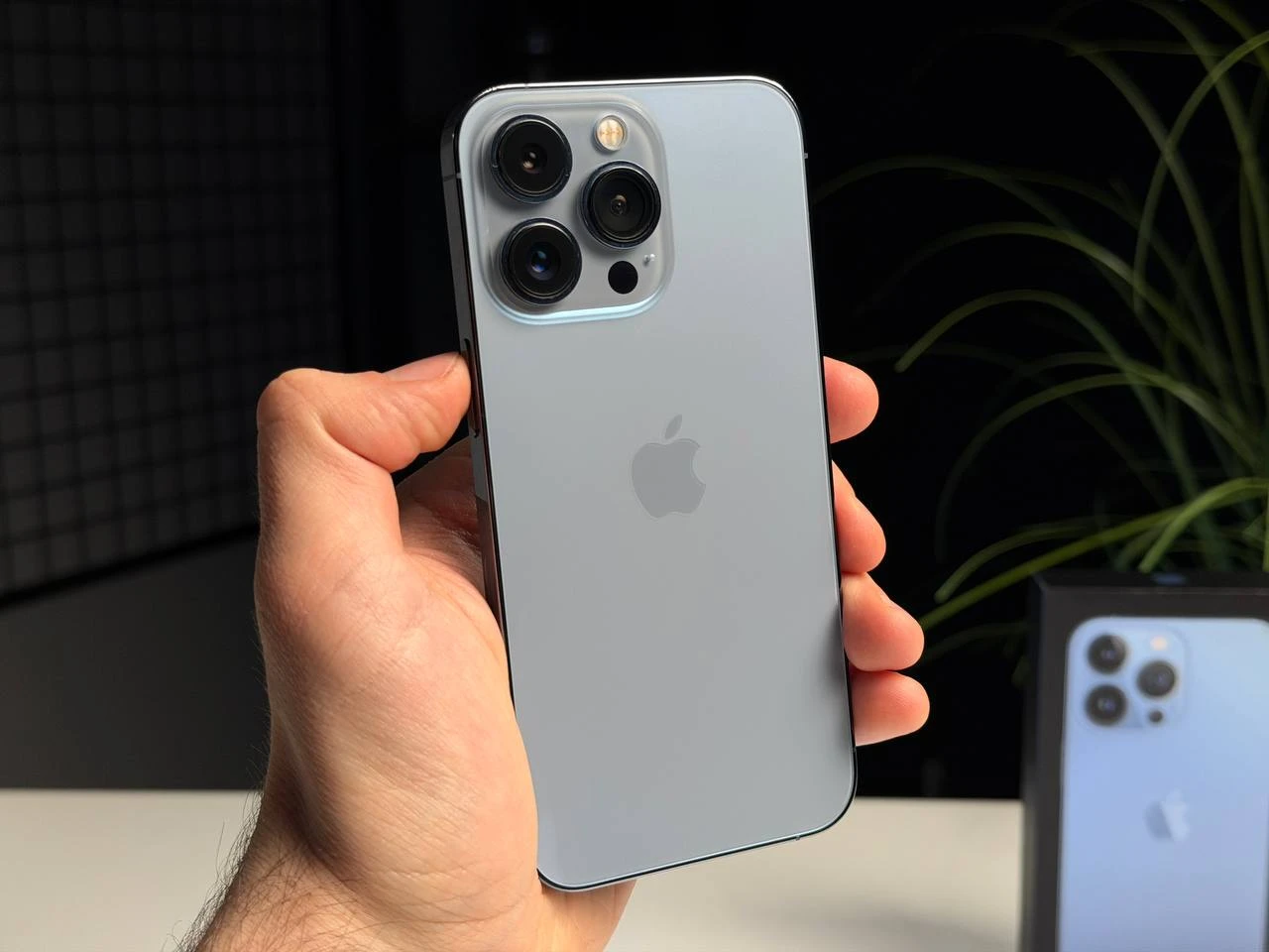 ВЖИВАНИЙ Б/У Apple iPhone 13 Pro 256GB Sierra Blue (MLU03, MLVP3) - Состояние: хороший | Аккумулятор: 100% | Комплектация: полный | Гарантия: 3 мес.