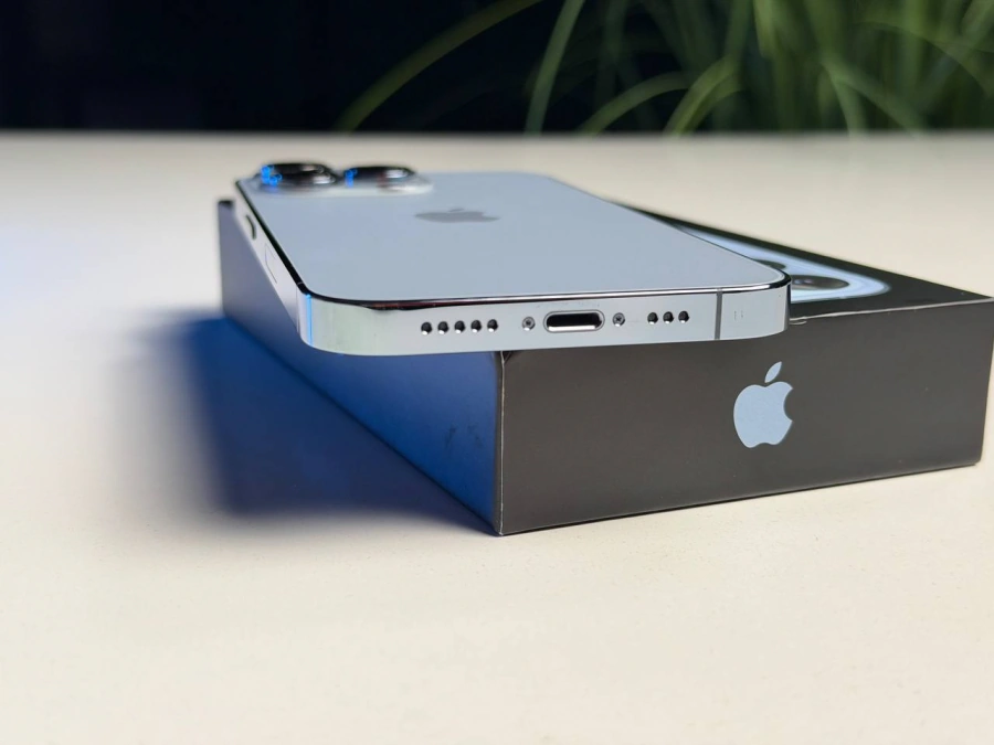 ВЖИВАНИЙ Б/У Apple iPhone 13 Pro 256GB Sierra Blue (MLU03, MLVP3) - Стан: гарний | Акумулятор: 100% | Комплектація: повний | Гарантія: 3 міс.