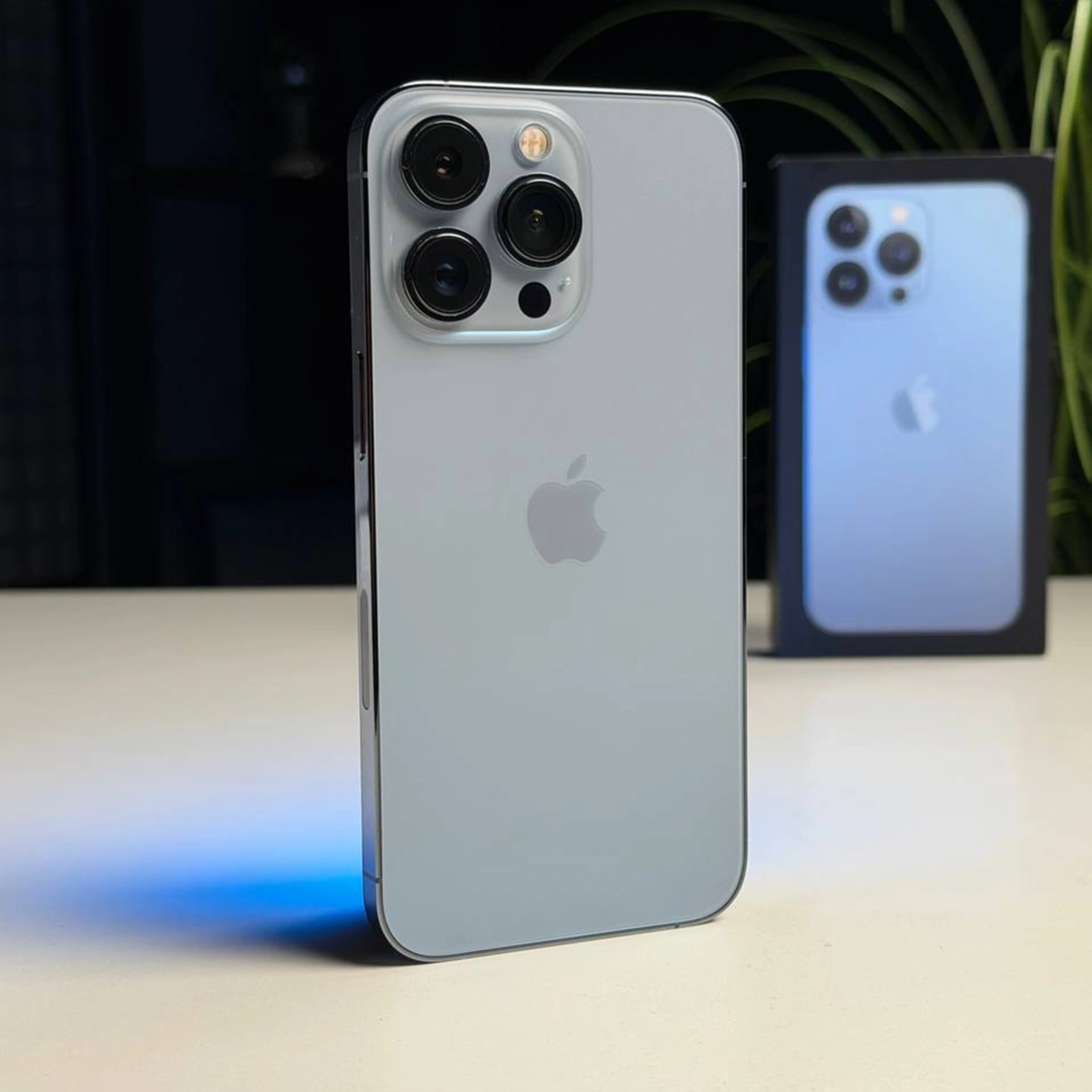 ВЖИВАНИЙ Б/У Apple iPhone 13 Pro 256GB Sierra Blue (MLU03, MLVP3) - Состояние: хороший | Аккумулятор: 100% | Комплектация: полный | Гарантия: 3 мес.