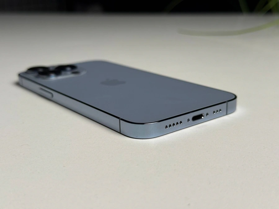 ВЖИВАНИЙ Б/У Apple iPhone 13 Pro 256GB Sierra Blue (MLU03, MLVP3) - Стан: гарний | Акумулятор: 93% | Комплектація: iPhone, кабель | Гарантія: 3 міс.