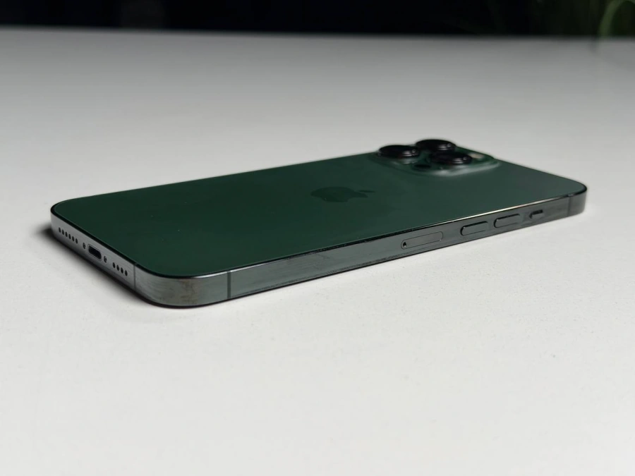 ВЖИВАНИЙ Б/У Apple iPhone 13 Pro Max 256GB Alpine Green (MNCQ3, MND03) - Стан: гарний | Акумулятор: 100% | Комплектація: iPhone, кабель | Гарантія: 3 міс.
