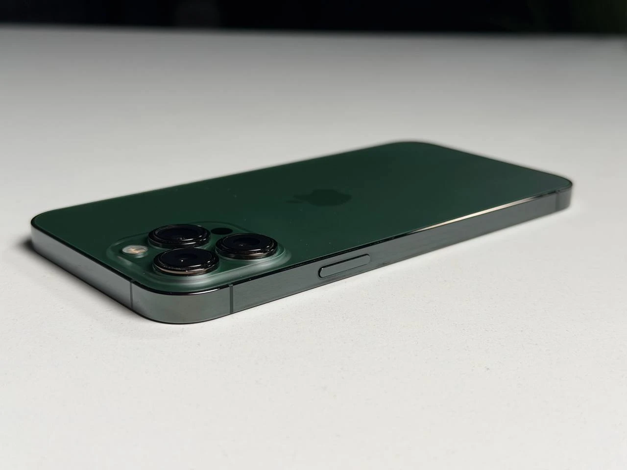 ВЖИВАНИЙ Б/У Apple iPhone 13 Pro Max 256GB Alpine Green (MNCQ3, MND03) - Состояние: хороший | Аккумулятор: 85% | Комплектация: iPhone, кабель | Гарантия: 3 мес.