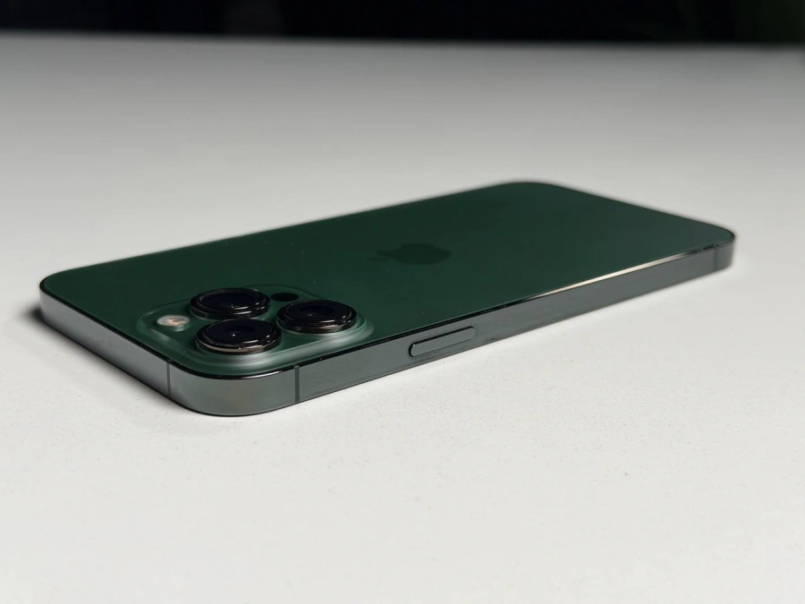 ВЖИВАНИЙ Б/У Apple iPhone 13 Pro Max 256GB Alpine Green (MNCQ3, MND03) - Стан: гарний | Акумулятор: 100% | Комплектація: iPhone, кабель | Гарантія: 3 міс.