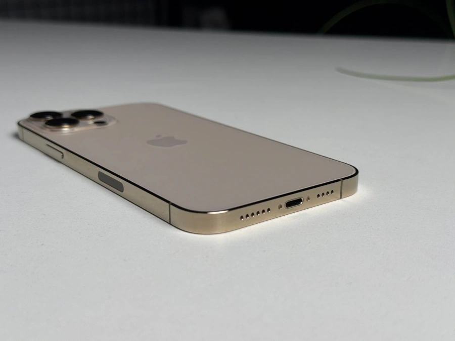ВЖИВАНИЙ Б/У Apple iPhone 13 Pro Max 256GB Gold (MLKU3, MLLD3) - Стан: гарний | Акумулятор: 100% | Комплектація: iPhone, кабель | Гарантія: 3 міс.