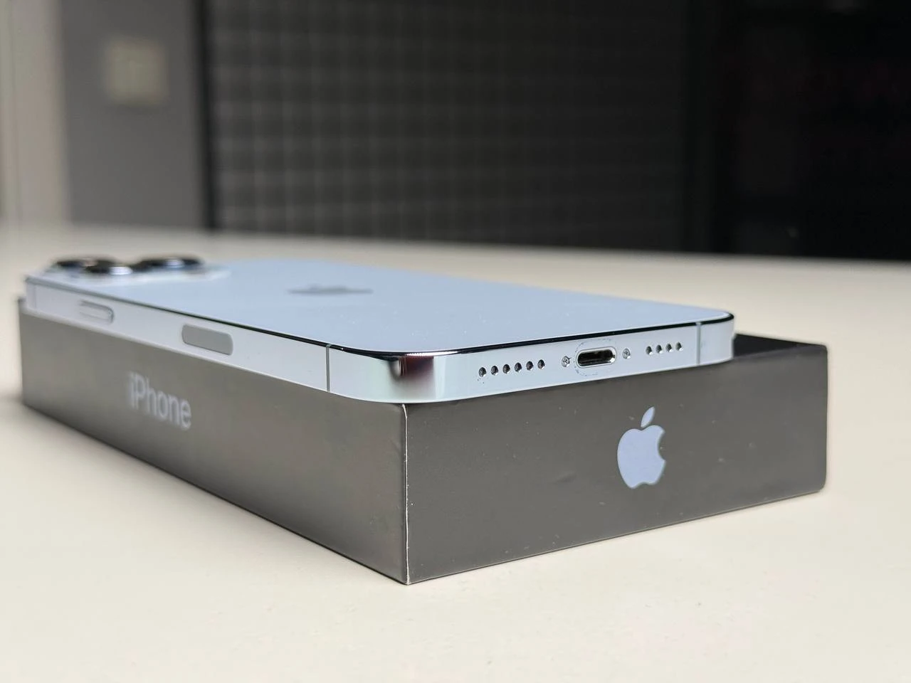 ВЖИВАНИЙ Б/У Apple iPhone 13 Pro Max 256GB Sierra Blue (MLKV3, MLLE3) - Состояние: хороший | Аккумулятор: 100% | Комплектация: полный | Гарантія: 3 мес.