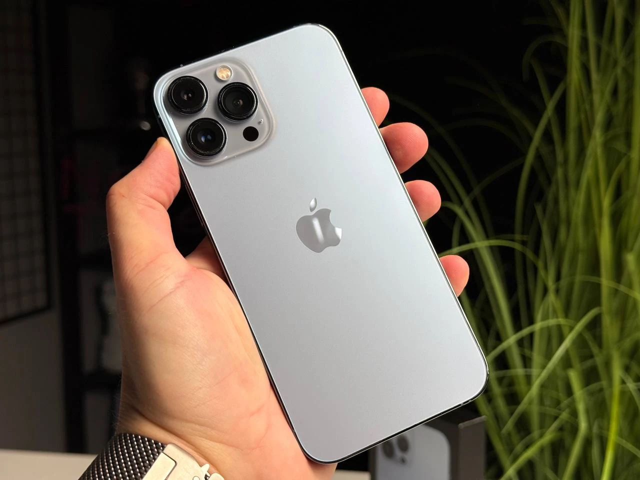 ВЖИВАНИЙ Б/У Apple iPhone 13 Pro Max 256GB Sierra Blue (MLKV3, MLLE3) - Состояние: хороший | Аккумулятор: 100% | Комплектация: полный | Гарантія: 3 мес.