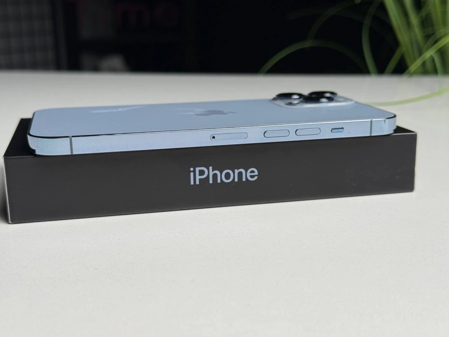 ВЖИВАНИЙ Б/У Apple iPhone 13 Pro Max 256GB Sierra Blue (MLKV3, MLLE3) - Стан: гарний | Акумулятор: 100% | Комплектація: повний | Гарантія: 3 міс.