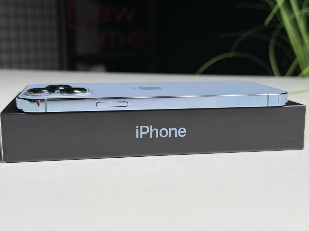 ВЖИВАНИЙ Б/У Apple iPhone 13 Pro Max 256GB Sierra Blue (MLKV3, MLLE3) - Состояние: хороший | Аккумулятор: 100% | Комплектация: полный | Гарантія: 3 мес.