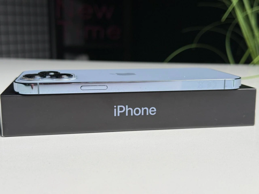 ВЖИВАНИЙ Б/У Apple iPhone 13 Pro Max 256GB Sierra Blue (MLKV3, MLLE3) - Стан: гарний | Акумулятор: 100% | Комплектація: повний | Гарантія: 3 міс.