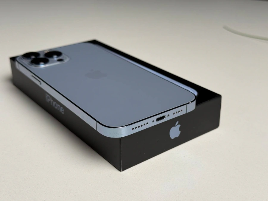 ВЖИВАНИЙ Б/У Apple iPhone 13 Pro Max 256GB Sierra Blue (MLKV3, MLLE3) - Стан: гарний | Акумулятор: 100% | Комплектація: повний | Гарантія: 3 міс.