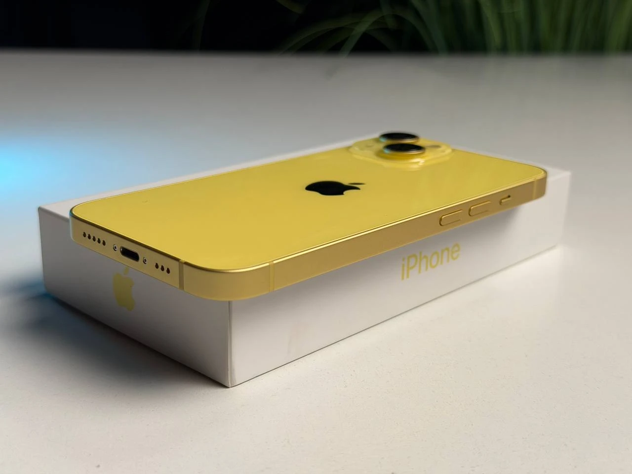 ВЖИВАНИЙ Б/У Apple iPhone 14 128GB Yellow eSim (MR3J3) - Состояние: хороший | Аккумулятор: 100% | Комплектация: полный | Гарантия: 3 мес.