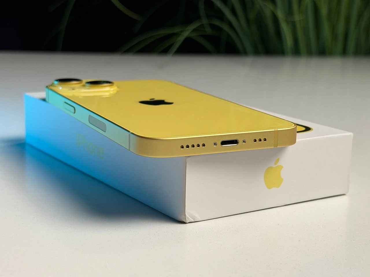 ВЖИВАНИЙ Б/У Apple iPhone 14 128GB Yellow eSim (MR3J3) - Состояние: хороший | Аккумулятор: 100% | Комплектация: полный | Гарантия: 3 мес.