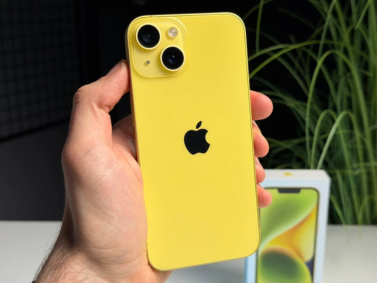 ВЖИВАНИЙ Б/У Apple iPhone 14 128GB Yellow eSim (MR3J3) - Состояние: хороший | Аккумулятор: 100% | Комплектация: полный | Гарантия: 3 мес.
