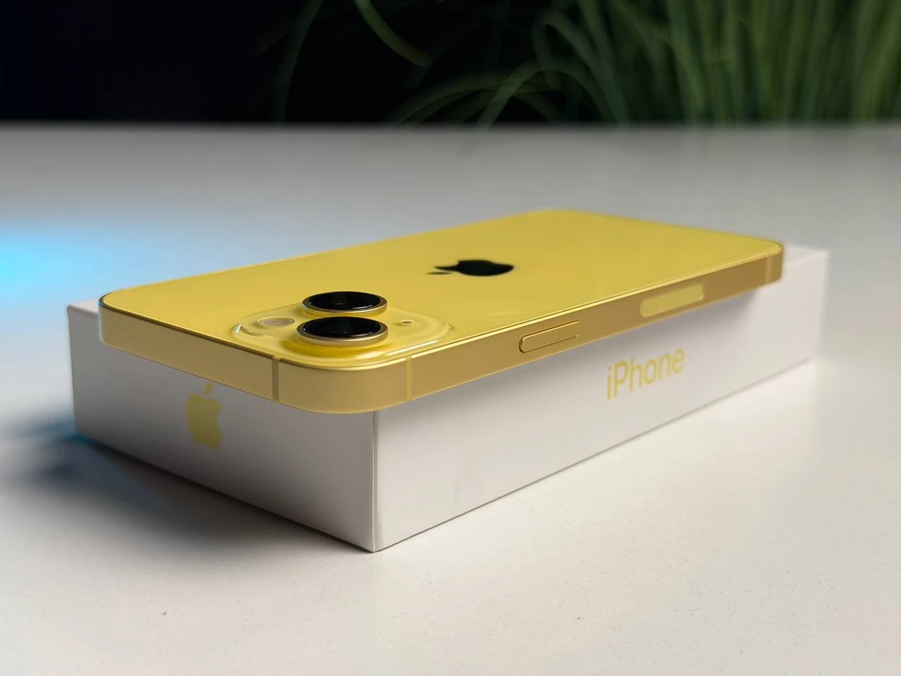 ВЖИВАНИЙ Б/У Apple iPhone 14 128GB Yellow eSim (MR3J3) - Состояние: хороший | Аккумулятор: 100% | Комплектация: полный | Гарантия: 3 мес.