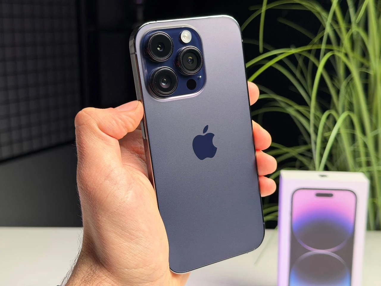 ВЖИВАНИЙ Б/У Apple iPhone 14 Pro 128GB Deep Purple (MQ0G3) - Состояние: хороший | Аккумулятор: 100% | Комплектация: полный | Гарантия: 3 мес.
