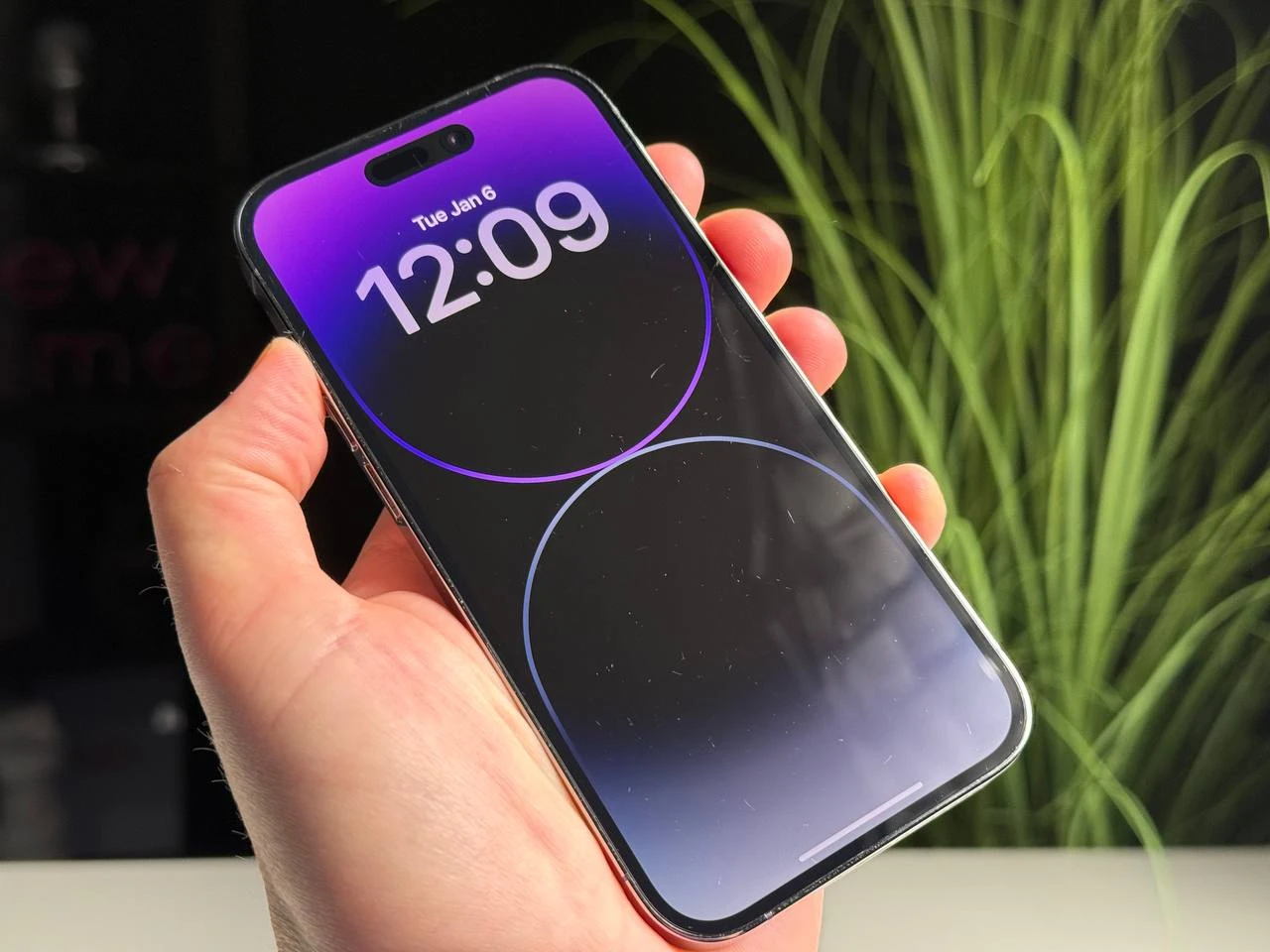 ВЖИВАНИЙ Б/У Apple iPhone 14 Pro 256GB Deep Purple (MQ1F3) - Стан: задовільний | Акумулятор: 100% | Комплектація: iPhone, кабель | Гарантія: 3 міс.