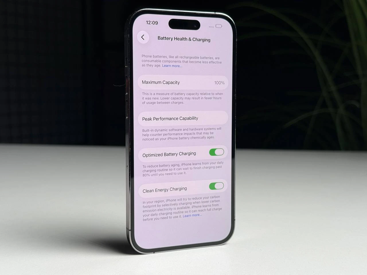 ВЖИВАНИЙ Б/У Apple iPhone 14 Pro 256GB Deep Purple (MQ1F3) - Стан: задовільний | Акумулятор: 100% | Комплектація: iPhone, кабель | Гарантія: 3 міс.