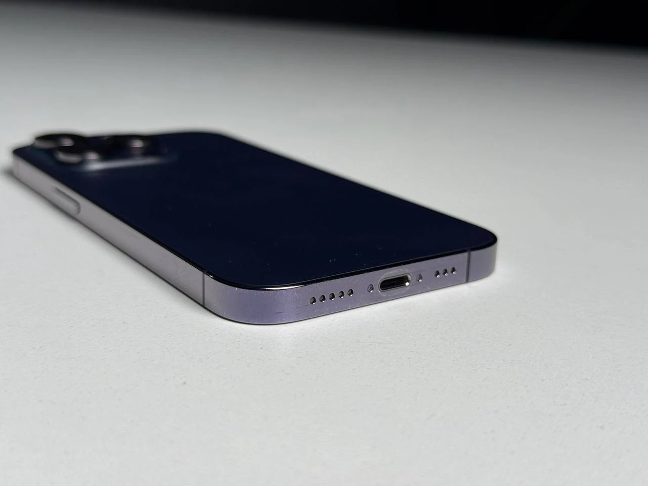 ВЖИВАНИЙ Б/У Apple iPhone 14 Pro 256GB Deep Purple (MQ1F3) - Стан: задовільний | Акумулятор: 100% | Комплектація: iPhone, кабель | Гарантія: 3 міс.