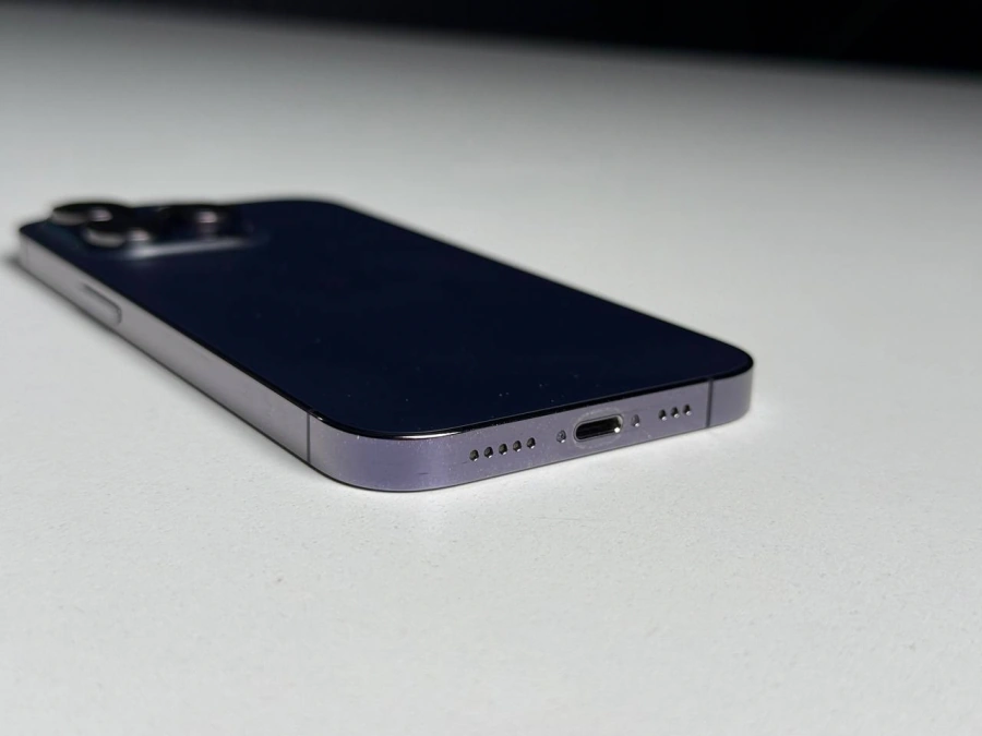 ВЖИВАНИЙ Б/У Apple iPhone 14 Pro 256GB Deep Purple (MQ1F3) - Стан: задовільний | Акумулятор: 100% | Комплектація: iPhone, кабель | Гарантія: 3 міс.