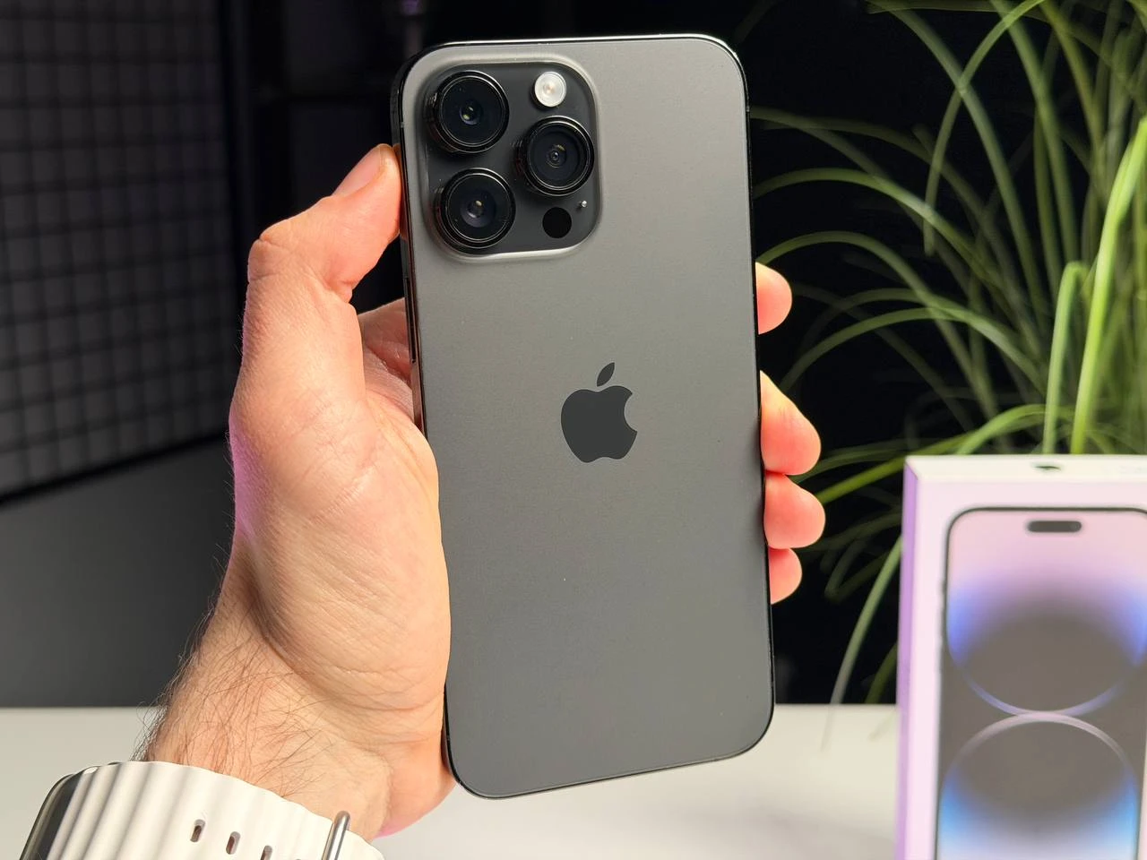 ВЖИВАНИЙ Б/У Apple iPhone 14 Pro Max 256GB Space Black eSim (MQ8T3) - Состояние: хороший | Аккумулятор: 100% | Комплектация: полный | Гарантия: 3 мес.