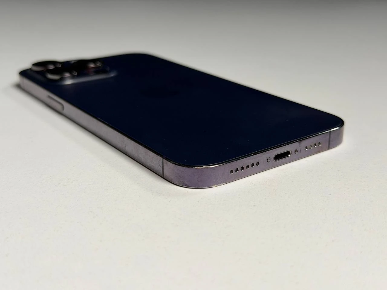 ВЖИВАНИЙ Б/У Apple iPhone 14 Pro Max 1TB Deep Purple (MQC53) - Состояние: хороший | Аккумулятор: 100% | Комплектация: iPhone, кабель | Гарантия: 3 мес.