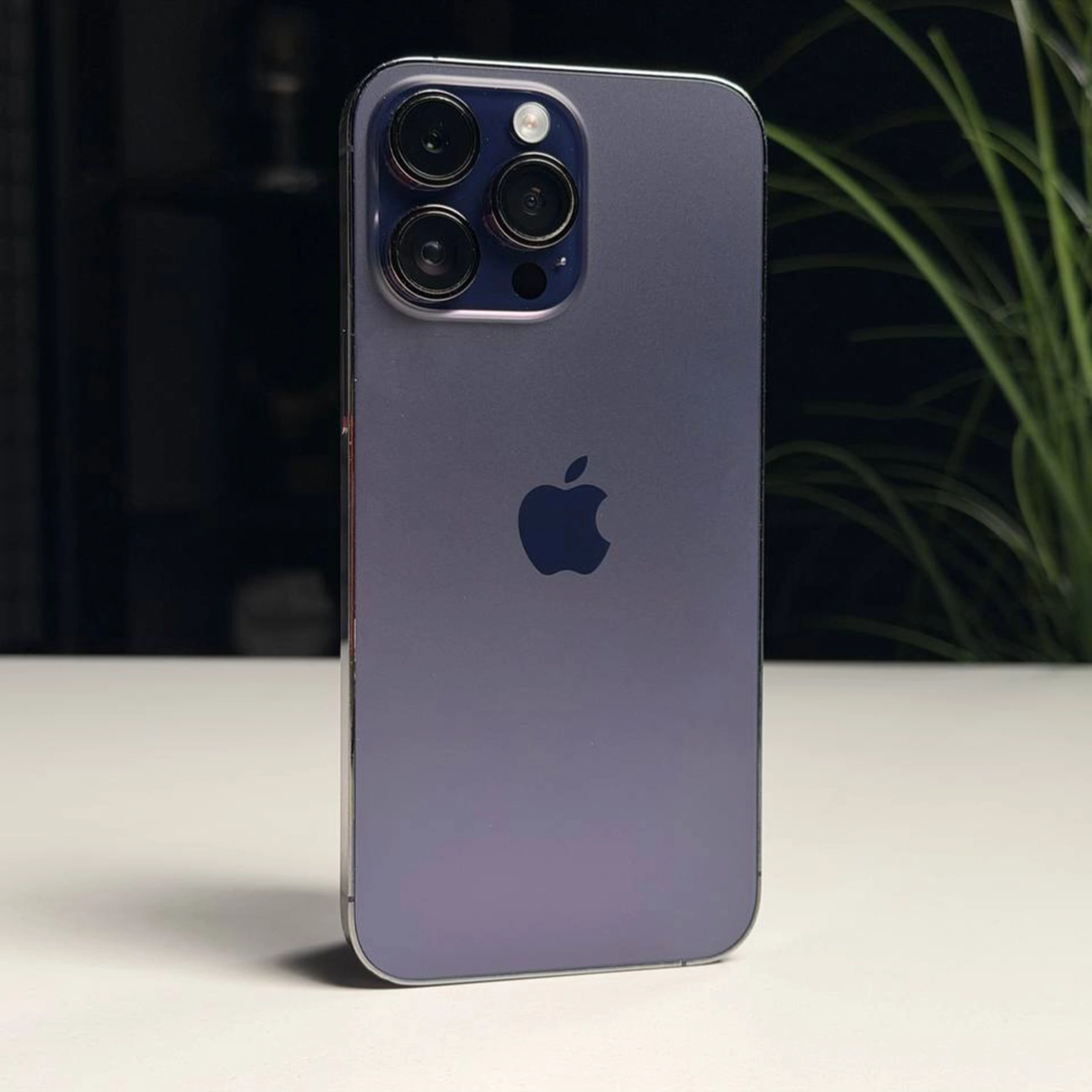 ВЖИВАНИЙ Б/У Apple iPhone 14 Pro Max 1TB Deep Purple (MQC53) - Состояние: хороший | Аккумулятор: 100% | Комплектация: iPhone, кабель | Гарантия: 3 мес.