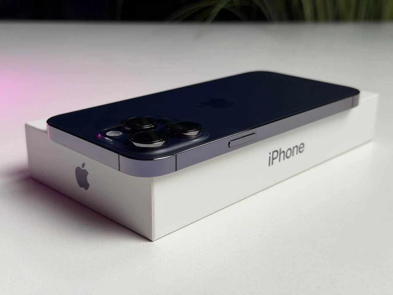 ВЖИВАНИЙ Б/У Apple iPhone 14 Pro Max 256GB Deep Purple (MQ9X3) - Состояние: хороший | Аккумулятор: 100% | Комплектация: полный | Гарантия: 3 мес.