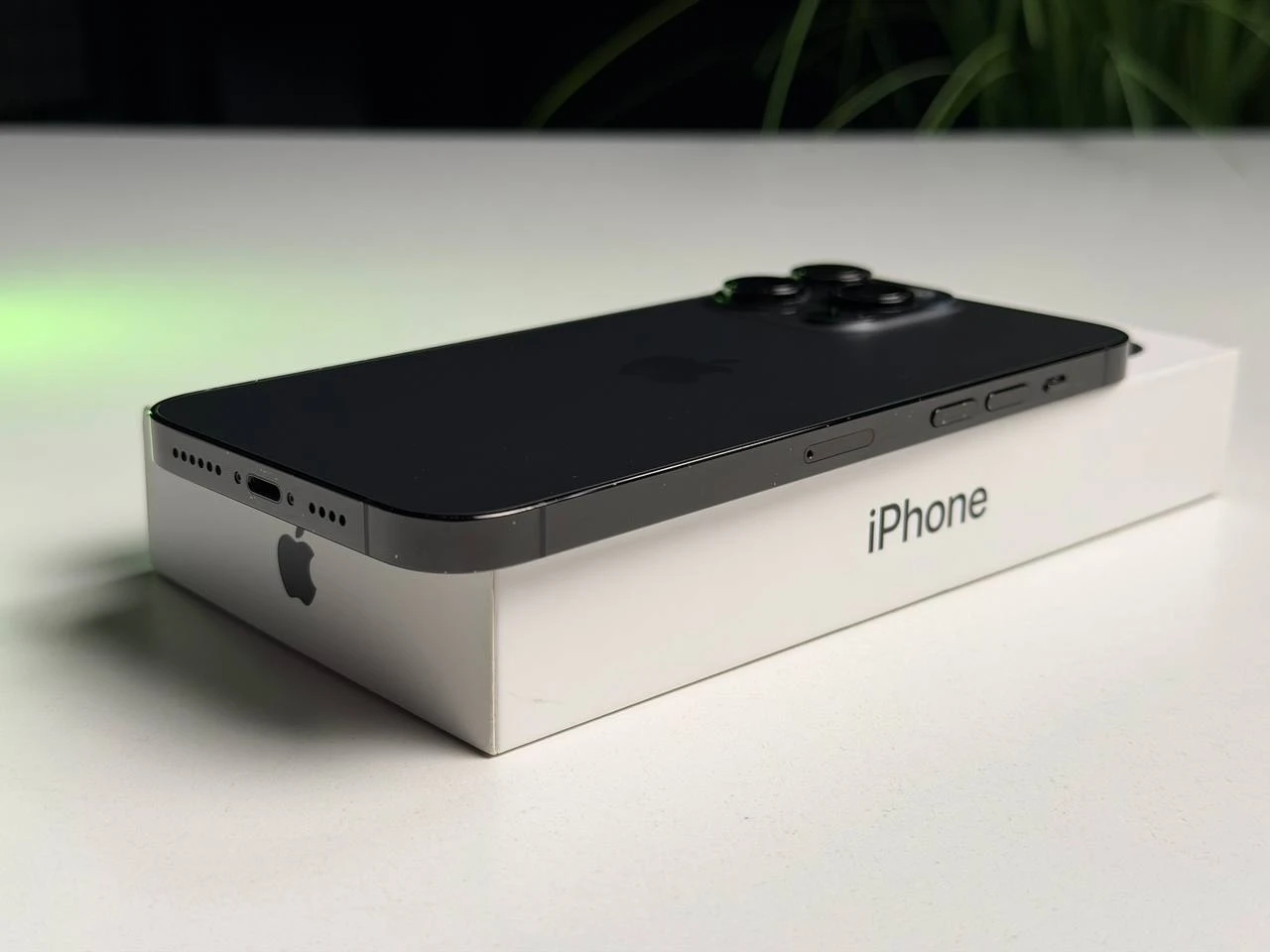 ВЖИВАНИЙ Б/У Apple iPhone 14 Pro Max 256GB Space Black (MQ9U3) - Состояние: хороший | Аккумулятор: 100% | Комплектация: полный | Гарантия: 3 мес.