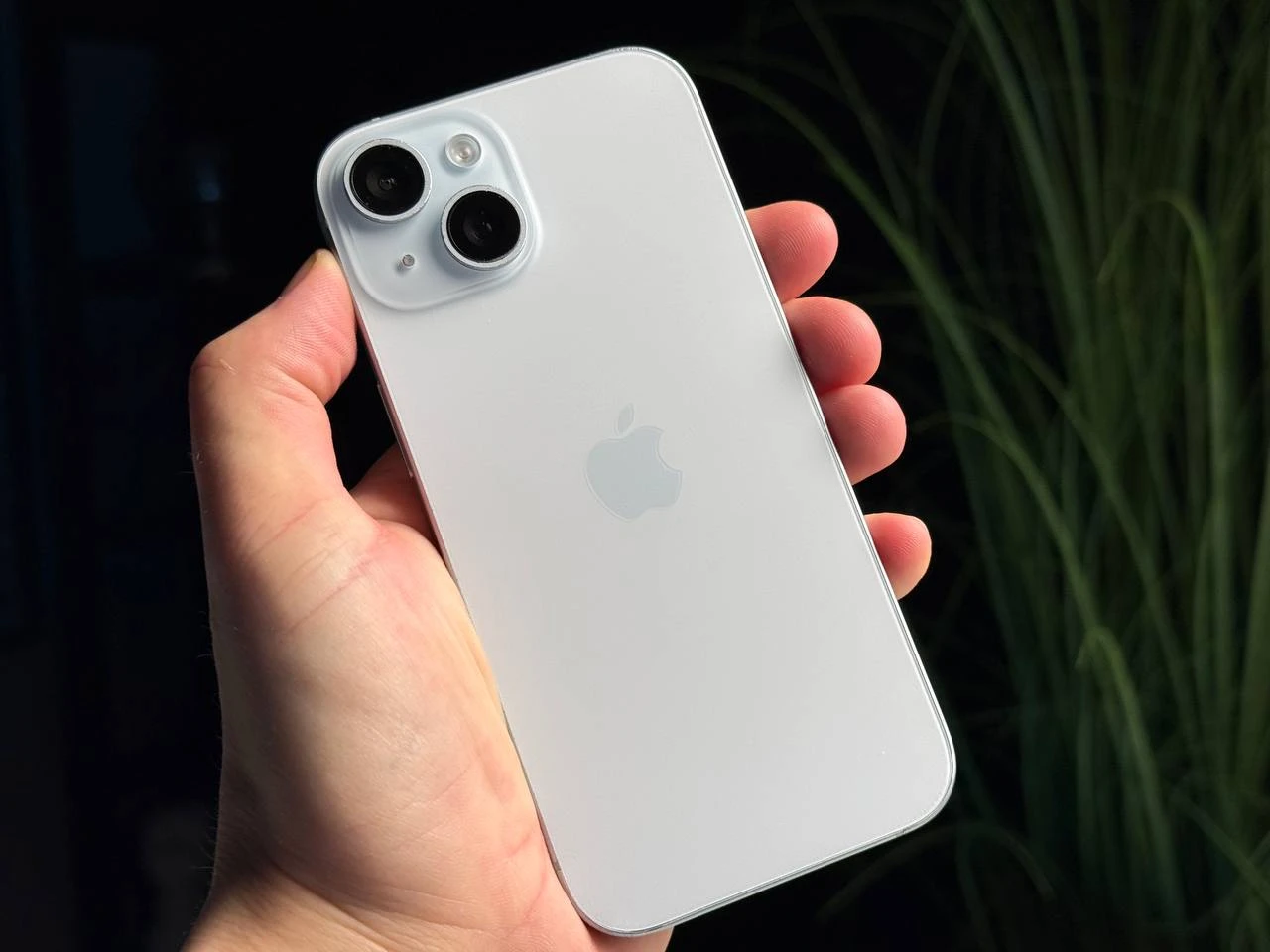 ВЖИВАНИЙ Б/У Apple iPhone 15 128GB Blue (MTP43) - Состояние: удовлетворительный | Аккумулятор: 85% | Комплектация: iPhone, кабель | Гарантия: 3 мес.