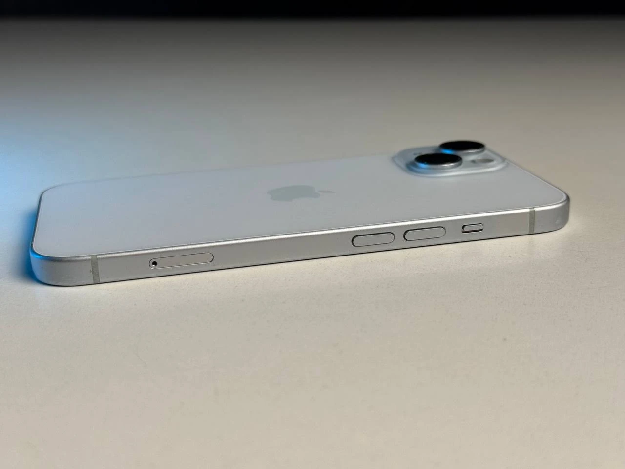 ВЖИВАНИЙ Б/У Apple iPhone 15 128GB Blue (MTP43) - Состояние: удовлетворительный | Аккумулятор: 85% | Комплектация: iPhone, кабель | Гарантия: 3 мес.