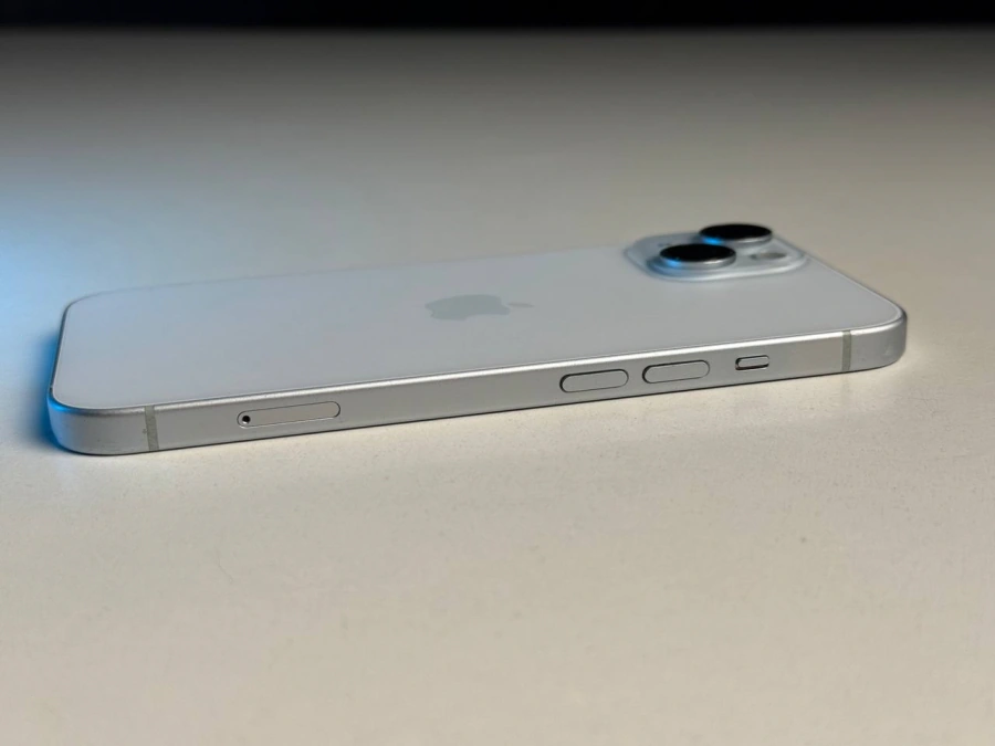 ВЖИВАНИЙ Б/У Apple iPhone 15 128GB Blue (MTP43) - Состояние: удовлетворительный | Аккумулятор: 85% | Комплектация: iPhone, кабель | Гарантия: 3 мес.