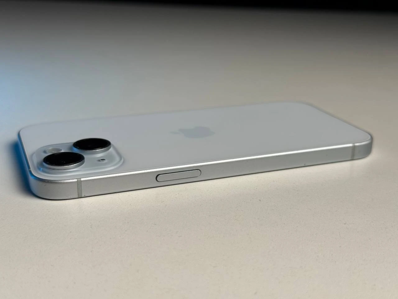 ВЖИВАНИЙ Б/У Apple iPhone 15 128GB Blue (MTP43) - Состояние: удовлетворительный | Аккумулятор: 85% | Комплектация: iPhone, кабель | Гарантия: 3 мес.