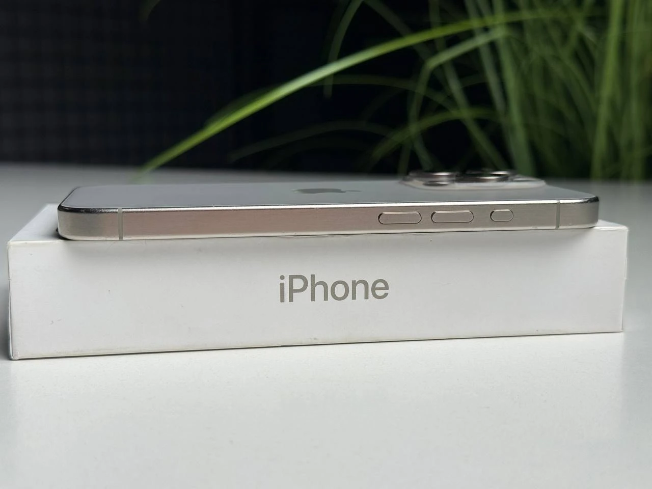 ВЖИВАНИЙ Б/У Apple iPhone 15 Pro 128GB Natural Titanium eSim (MTQP3) - Состояние: хороший | Аккумулятор: 92% | Комплектация: полный | Гарантия: 3 мес.