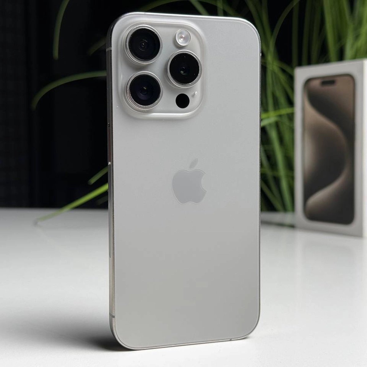 ВЖИВАНИЙ Б/У Apple iPhone 15 Pro 128GB Natural Titanium eSim (MTQP3) - Состояние: хороший | Аккумулятор: 92% | Комплектация: полный | Гарантия: 3 мес.