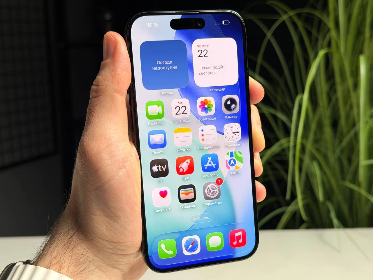 ВЖИВАНИЙ Б/У Apple iPhone 15 Pro 256GB Blue Titanium (MTV63) - Состояние: хороший | Аккумулятор: 100% | Комплектация: iPhone, кабель | Гарантия: 3 мес.