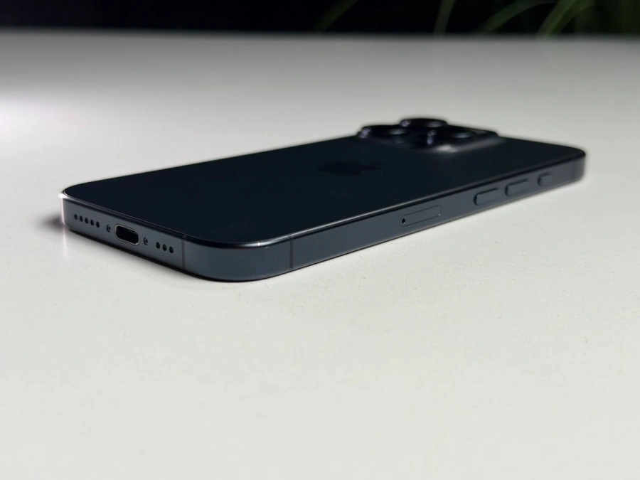 ВЖИВАНИЙ Б/У Apple iPhone 15 Pro 256GB Blue Titanium (MTV63) - Состояние: хороший | Аккумулятор: 100% | Комплектация: iPhone, кабель | Гарантия: 3 мес.