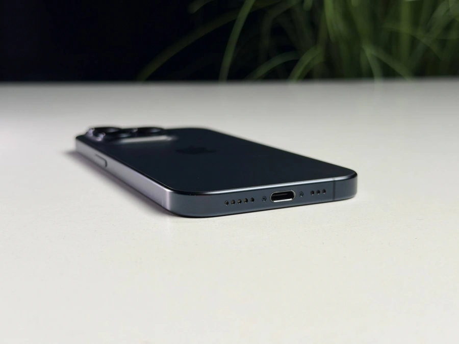 ВЖИВАНИЙ Б/У Apple iPhone 15 Pro 256GB Blue Titanium (MTV63) - Состояние: хороший | Аккумулятор: 100% | Комплектация: iPhone, кабель | Гарантия: 3 мес.