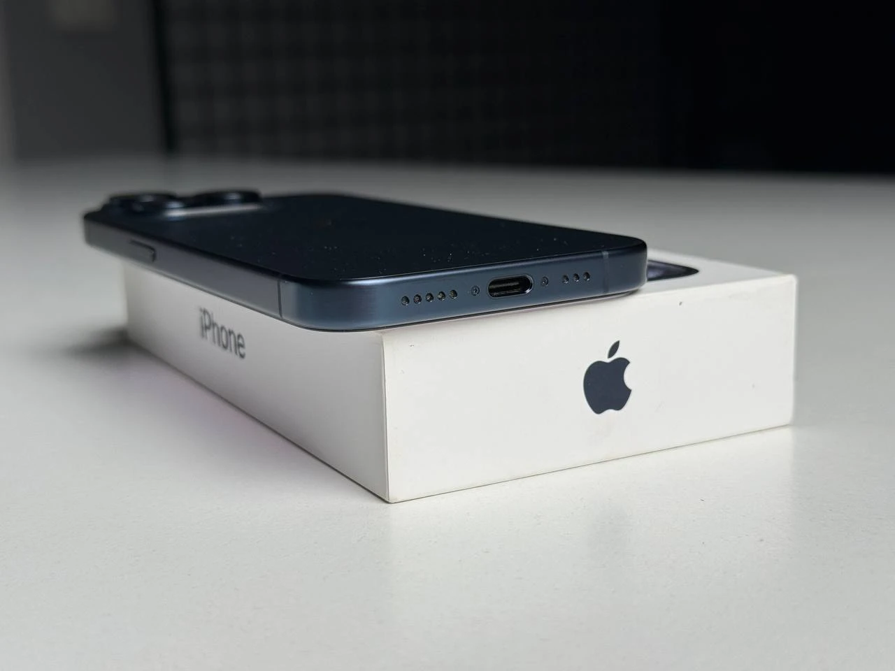 ВЖИВАНИЙ Б/У Apple iPhone 15 Pro 512GB Blue Titanium (MTVA3) - Состояние: идеальный | Аккумулятор: 90% | Комплектация: полный | Гарантия: 3 мес.