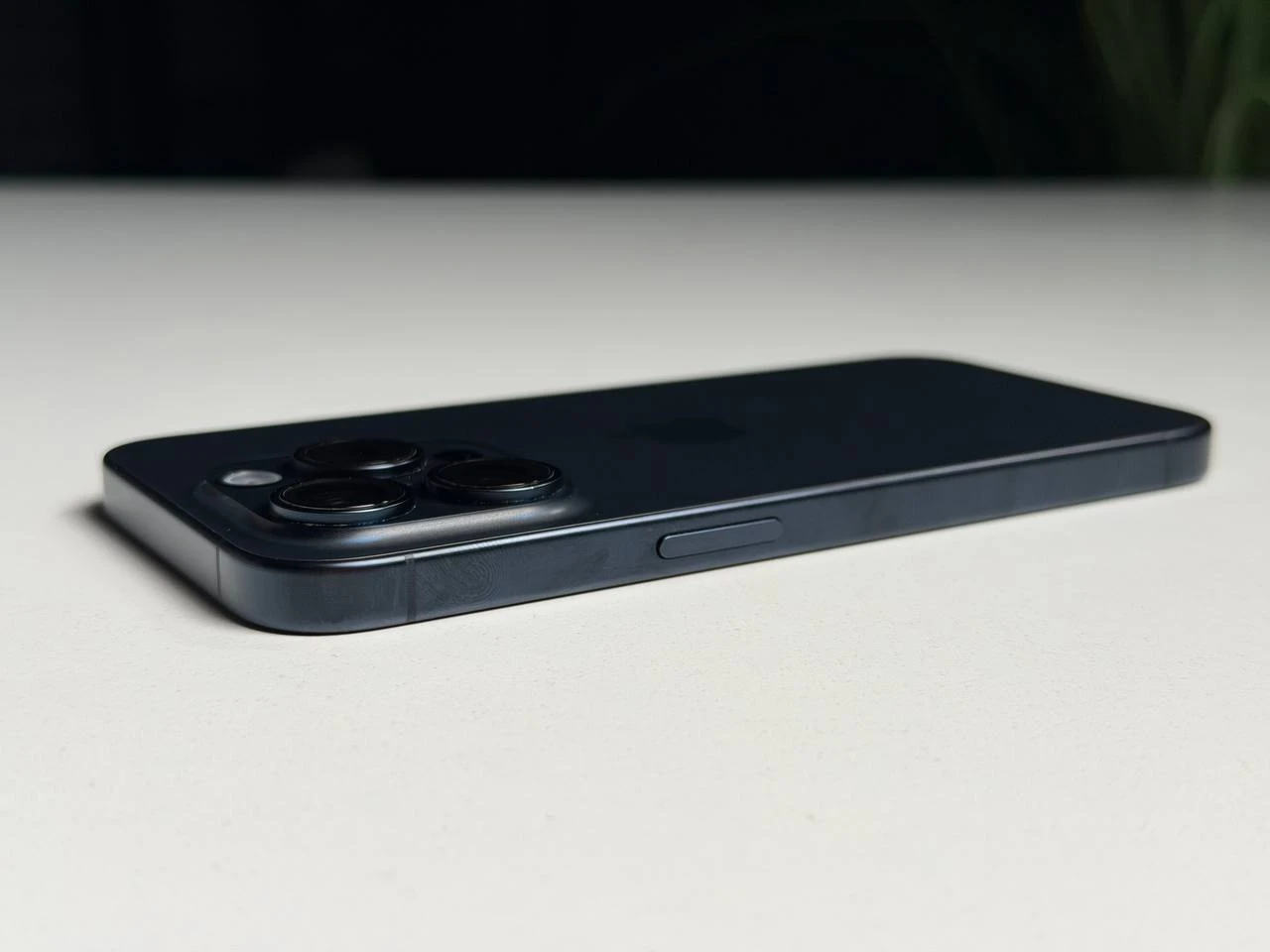 ВЖИВАНИЙ Б/У Apple iPhone 15 Pro 512GB Blue Titanium (MTVA3) - Состояние: хороший | Аккумулятор: 89% | Комплектация: iPhone, кабель | Гарантия: 3 мес.