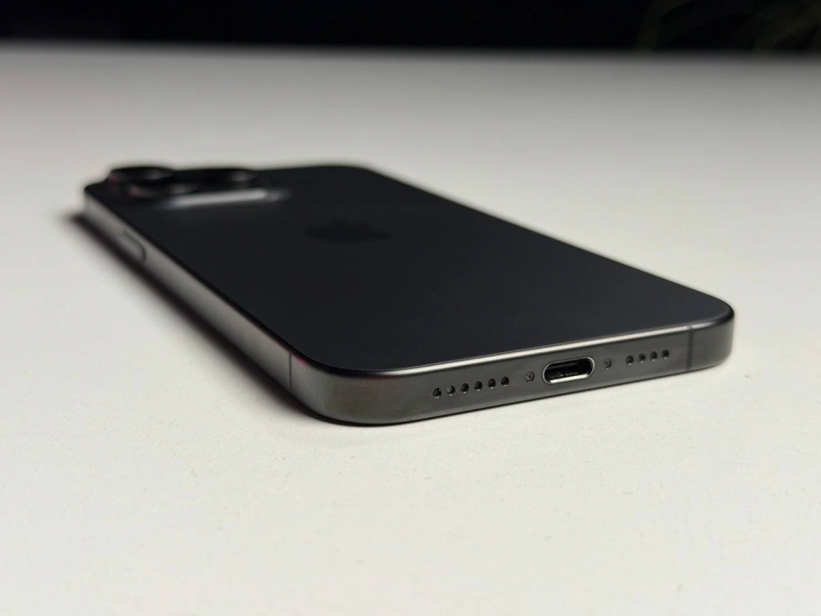 ВЖИВАНИЙ Б/У Apple iPhone 15 Pro Max 256GB Black Titanium (MU773) - Стан: гарний | Акумулятор: 100% | Комплектація: iPhone, кабель | Гарантія: 3 міс.