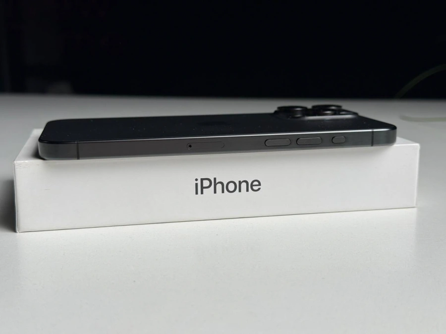 ВЖИВАНИЙ Б/У Apple iPhone 15 Pro Max 256GB Black Titanium (MU773) - Состояние: хороший | Аккумулятор: 90% | Комплектация: полный | Гарантія: 3 мес.