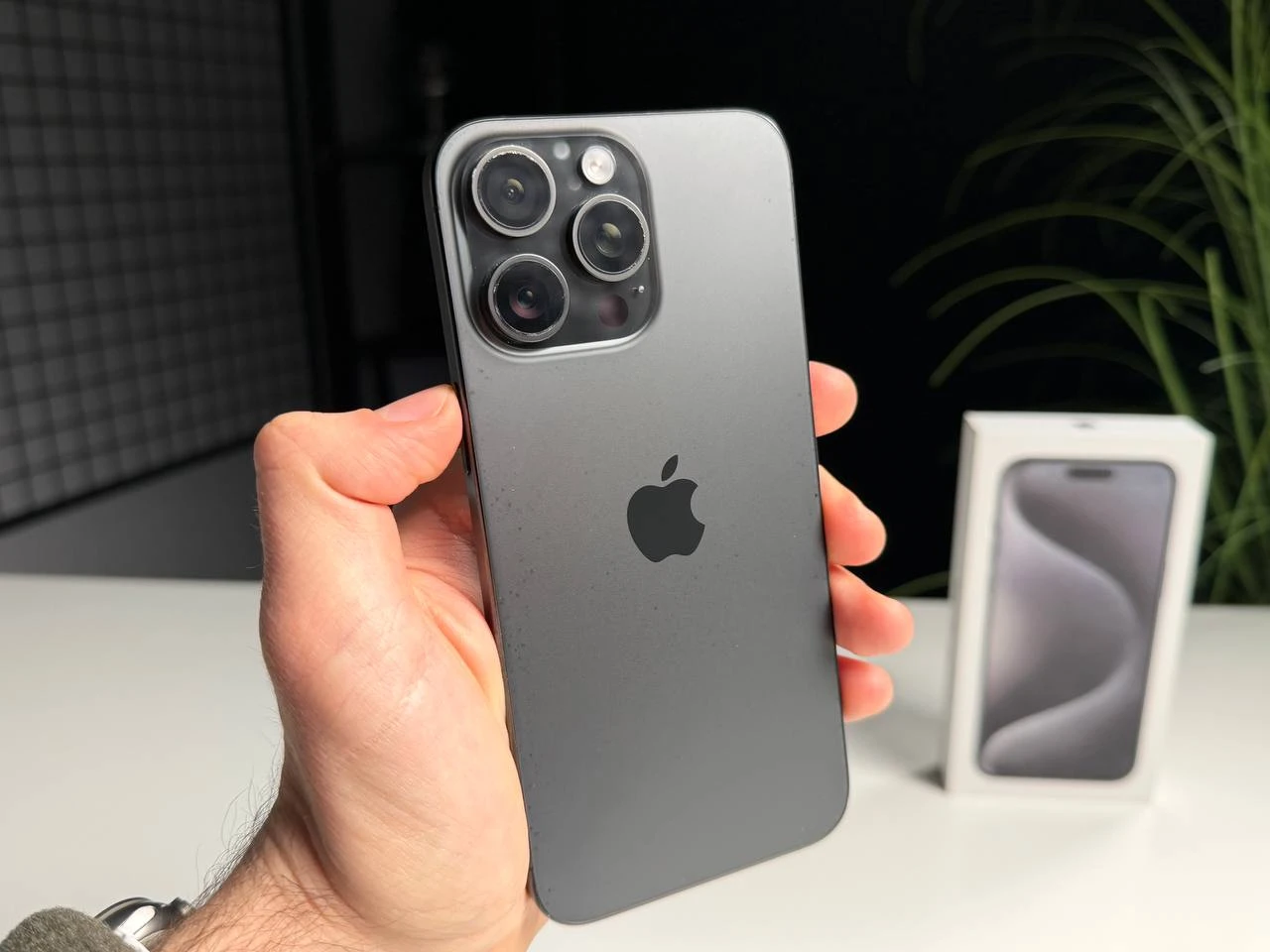 ВЖИВАНИЙ Б/У Apple iPhone 15 Pro Max 256GB Black Titanium (MU773) - Состояние: удовлетворительный | Аккумулятор: 88% | Комплектация: полный | Гарантия: 3 мес.