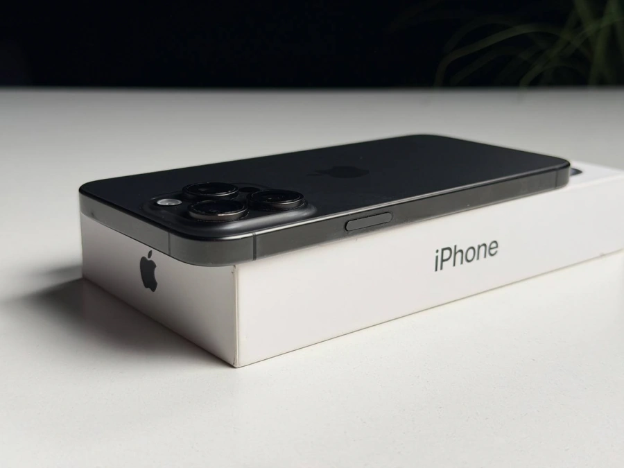 ВЖИВАНИЙ Б/У Apple iPhone 15 Pro Max 256GB Black Titanium (MU773) - Стан: задовільний | Акумулятор: 88% | Комплектація: повний | Гарантія: 3 міс.