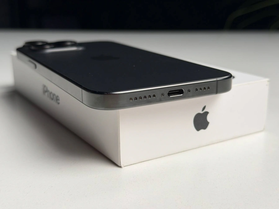 ВЖИВАНИЙ Б/У Apple iPhone 15 Pro Max 256GB Black Titanium (MU773) - Стан: задовільний | Акумулятор: 88% | Комплектація: повний | Гарантія: 3 міс.