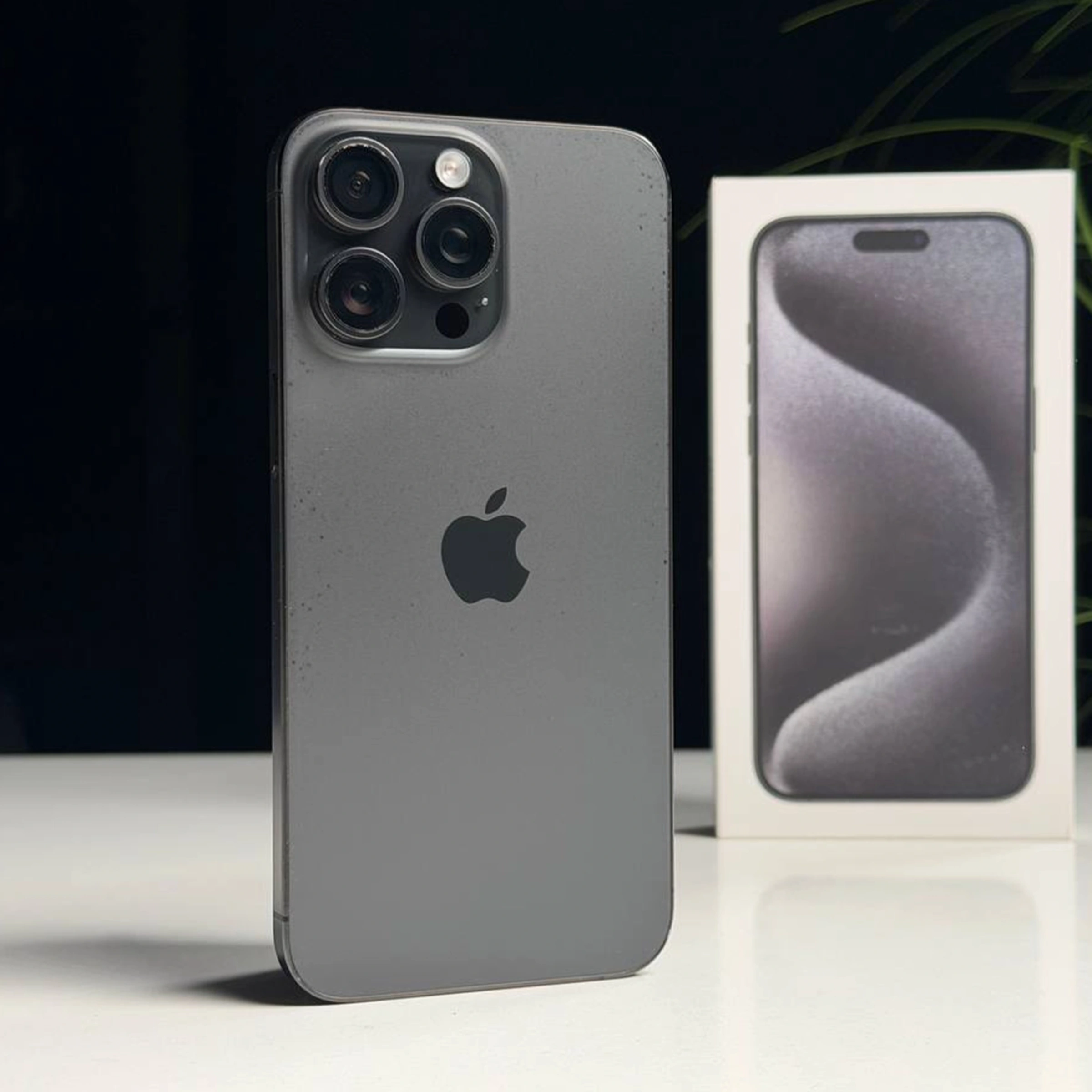 ВЖИВАНИЙ Б/У Apple iPhone 15 Pro Max 256GB Black Titanium (MU773) - Состояние: удовлетворительный | Аккумулятор: 88% | Комплектация: полный | Гарантия: 3 мес.