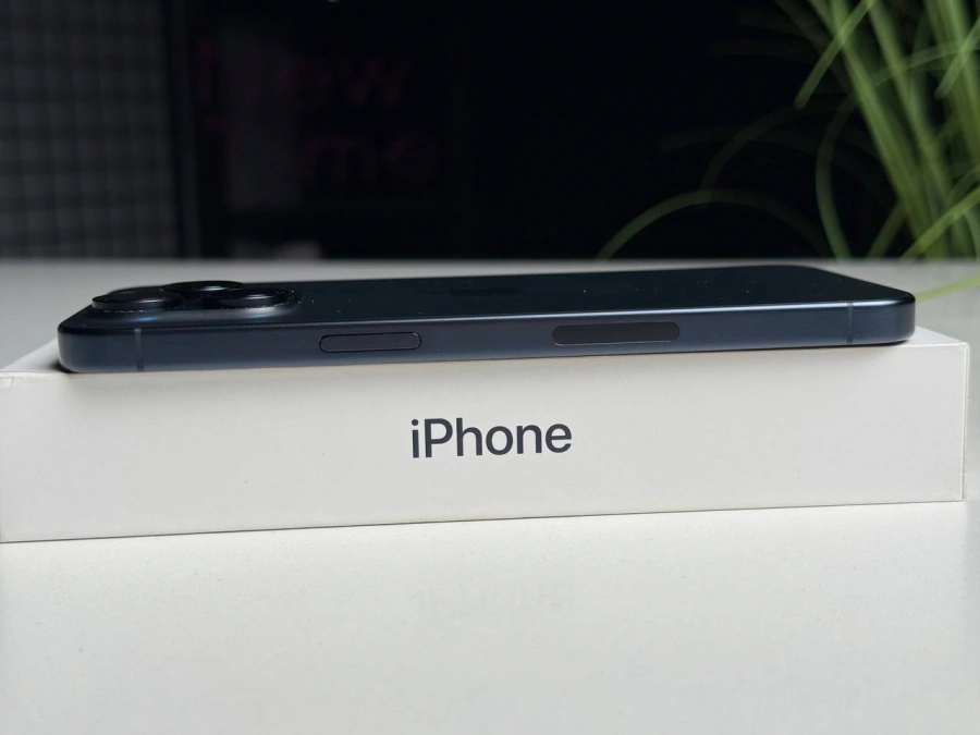 ВЖИВАНИЙ Б/У Apple iPhone 15 Pro Max 256GB Blue Titanium eSim (MU693) - Стан: гарний | Акумулятор: 87% | Комплектація: повний | Гарантія: 3 міс.